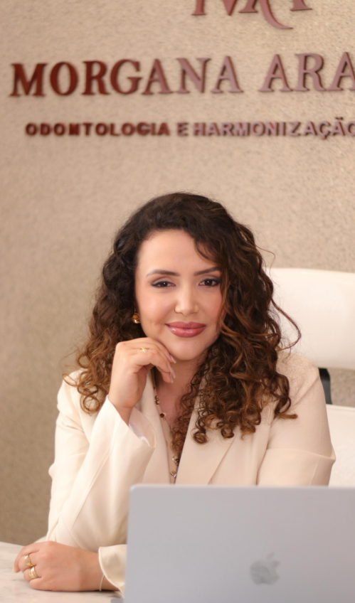 Dra. Morgana Rodrigues Arantes no consultório da Armo Clínica